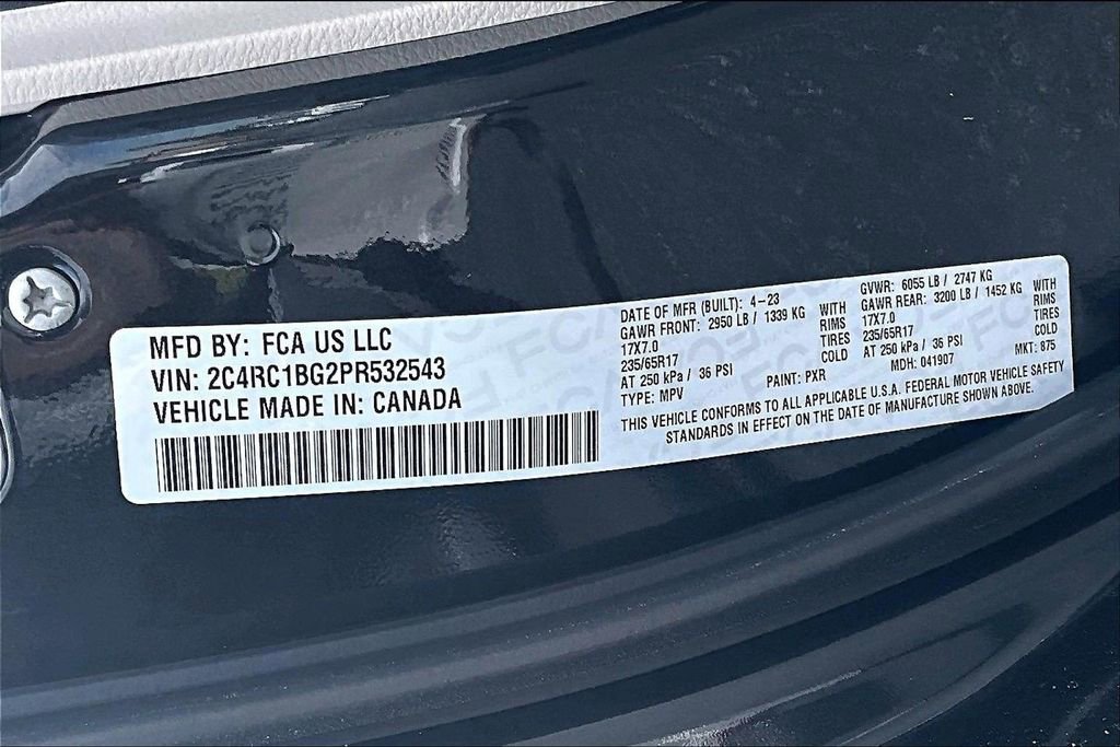 Used 2023 Chrysler Pacifica Touring-L FWD image 18