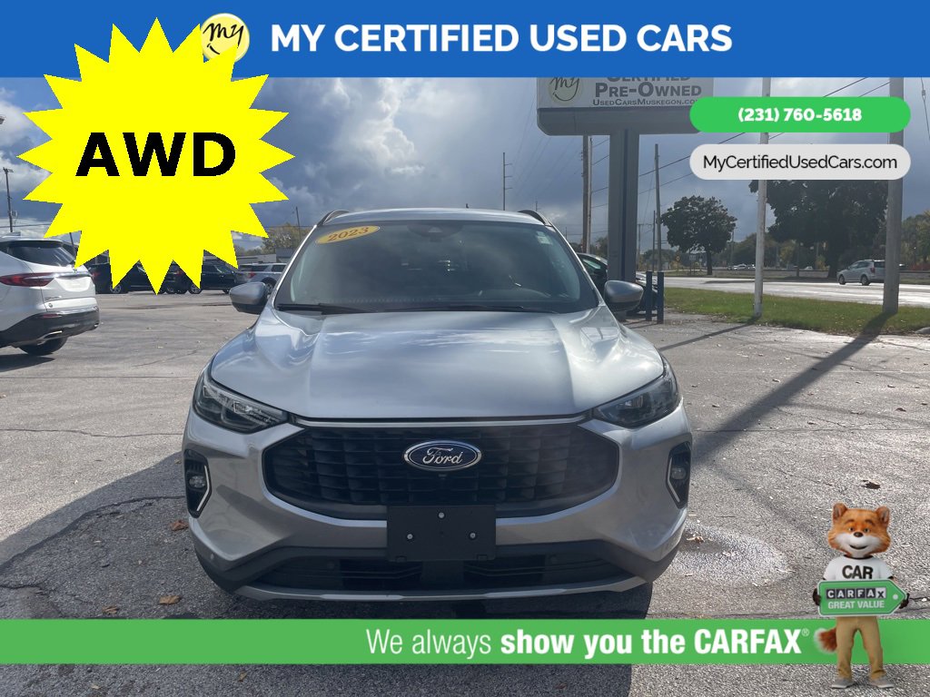 Used 2023 Ford Escape Platinum image 2