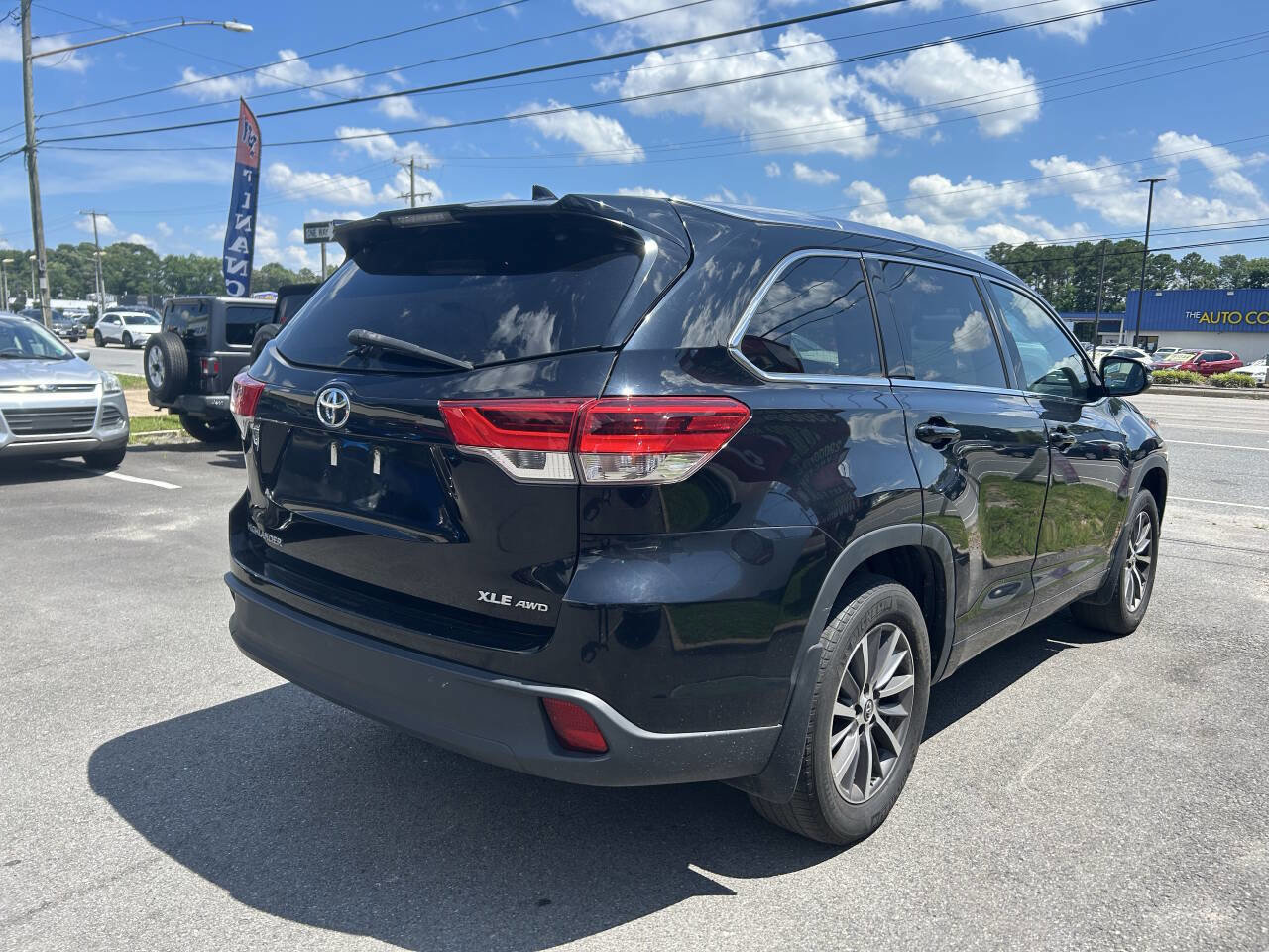 Used 2018 Toyota Highlander XLE image 5