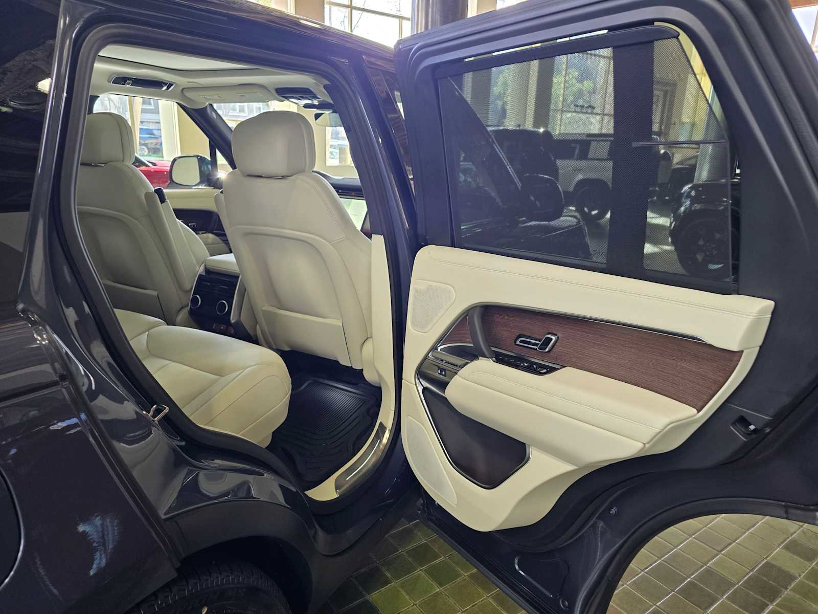 New 2026 Land Rover Range Rover SE image 14