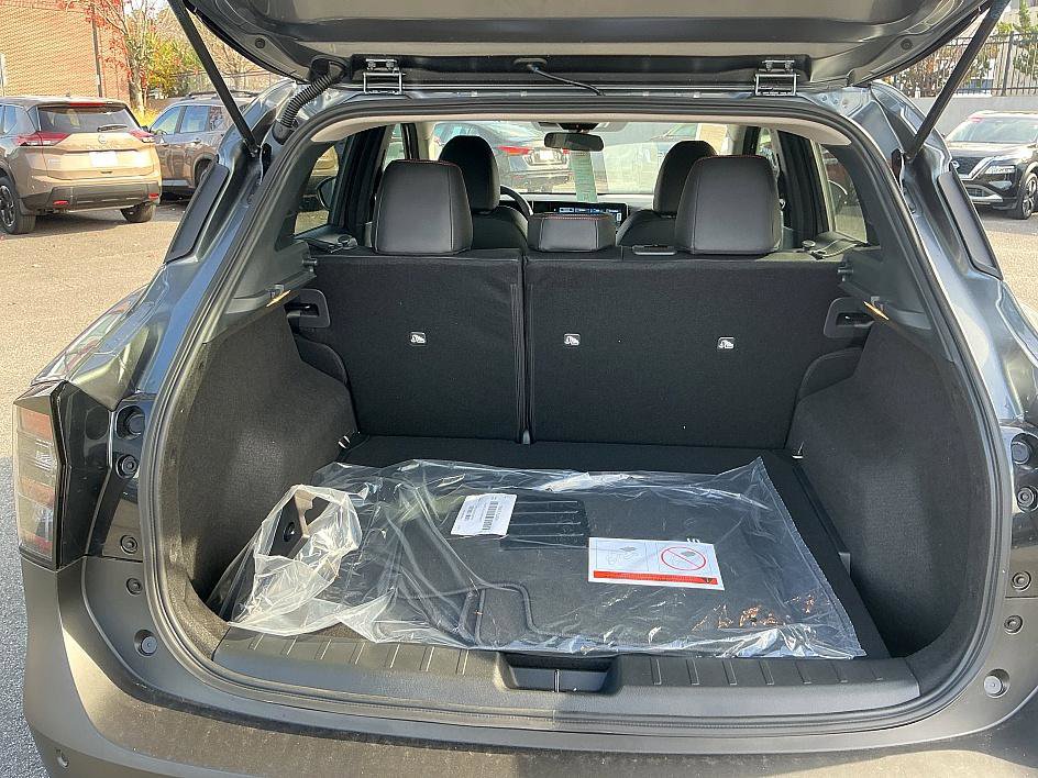 New 2026 Nissan Kicks SR image 24