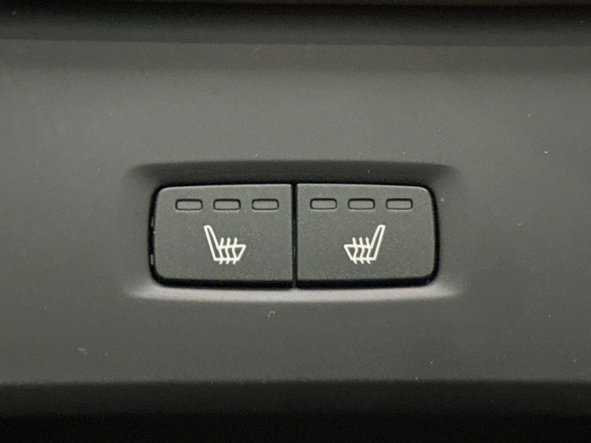 Used 2021 Volvo XC60 T8 Inscription w/ Advanced Package image 22