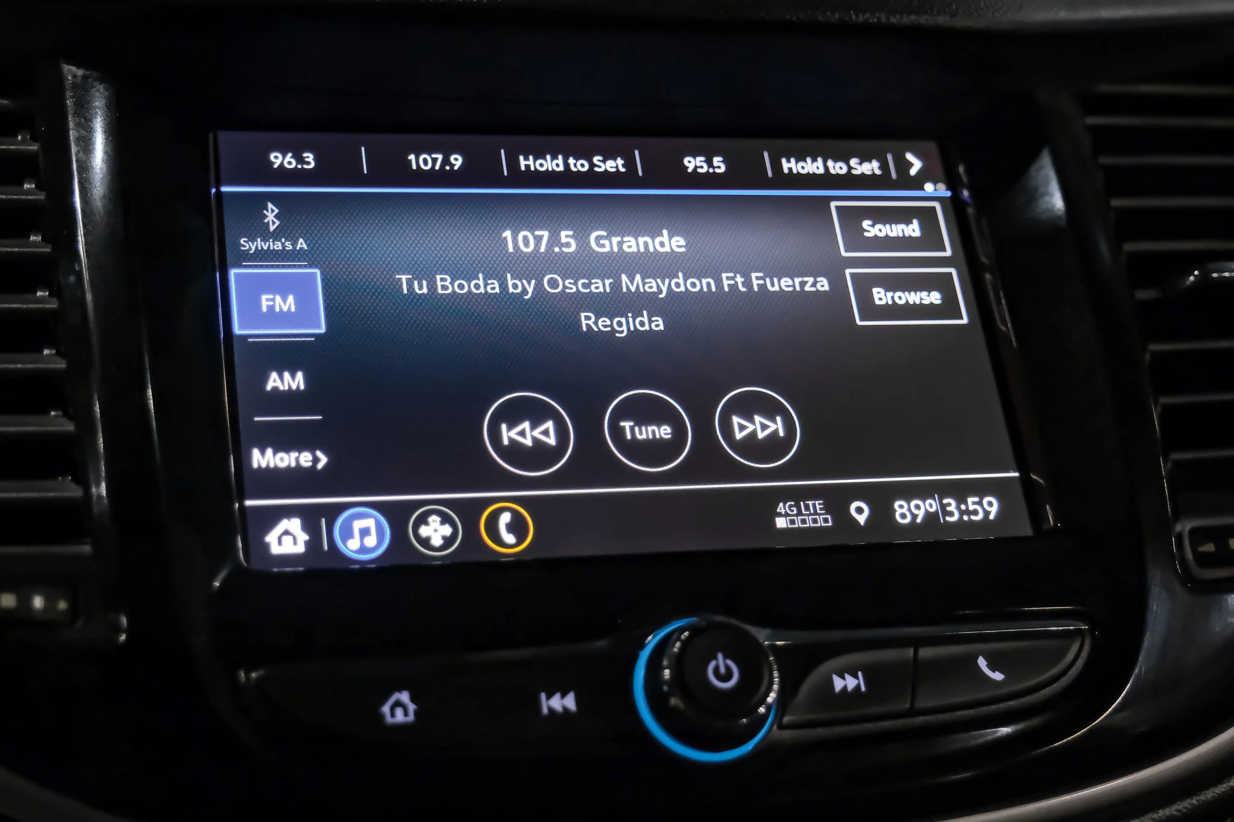 Used 2022 Chevrolet Trax LT w/ LT Convenience Package image 21