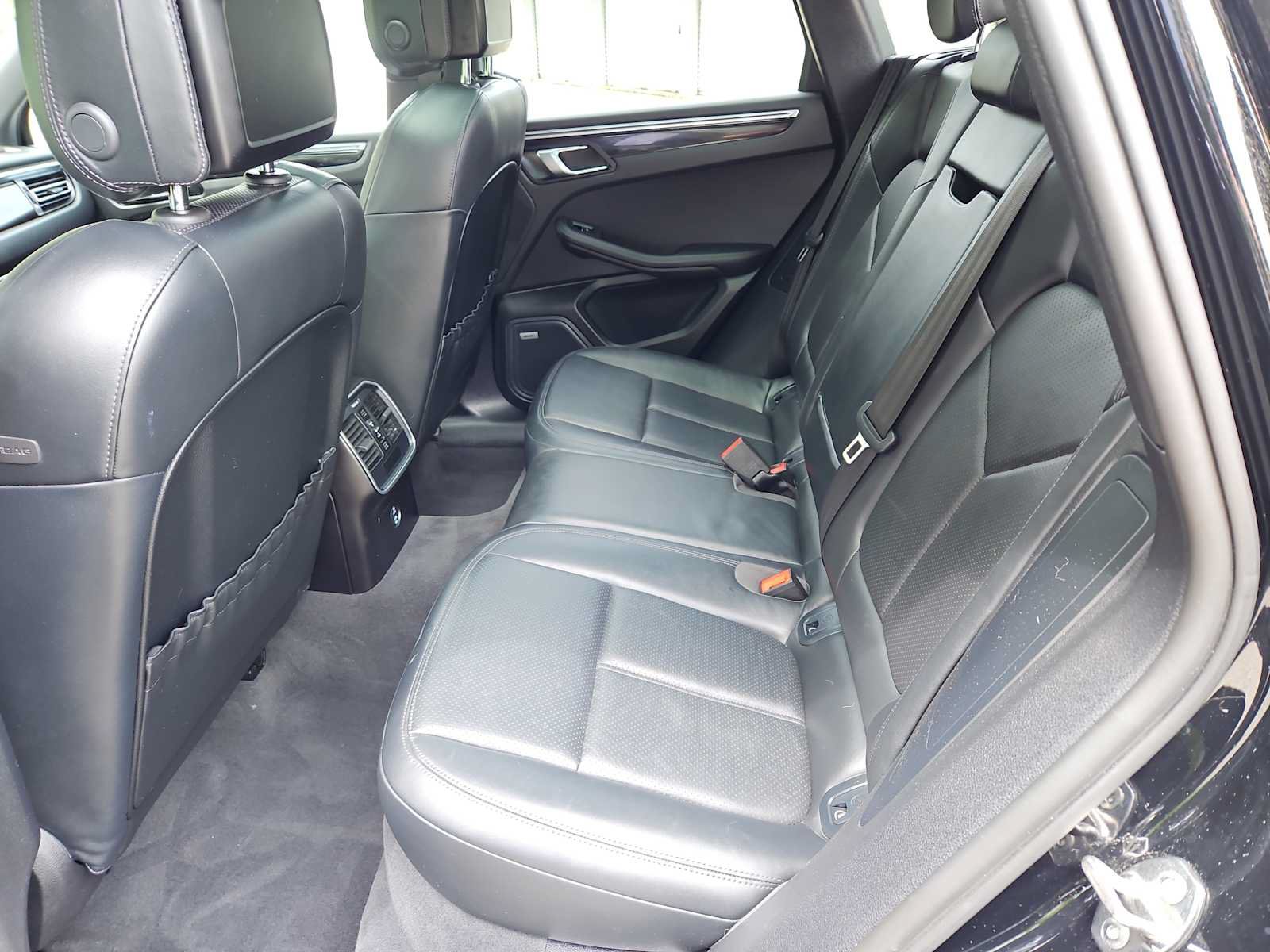 Used 2021 Porsche Macan AWD/4WD image 46