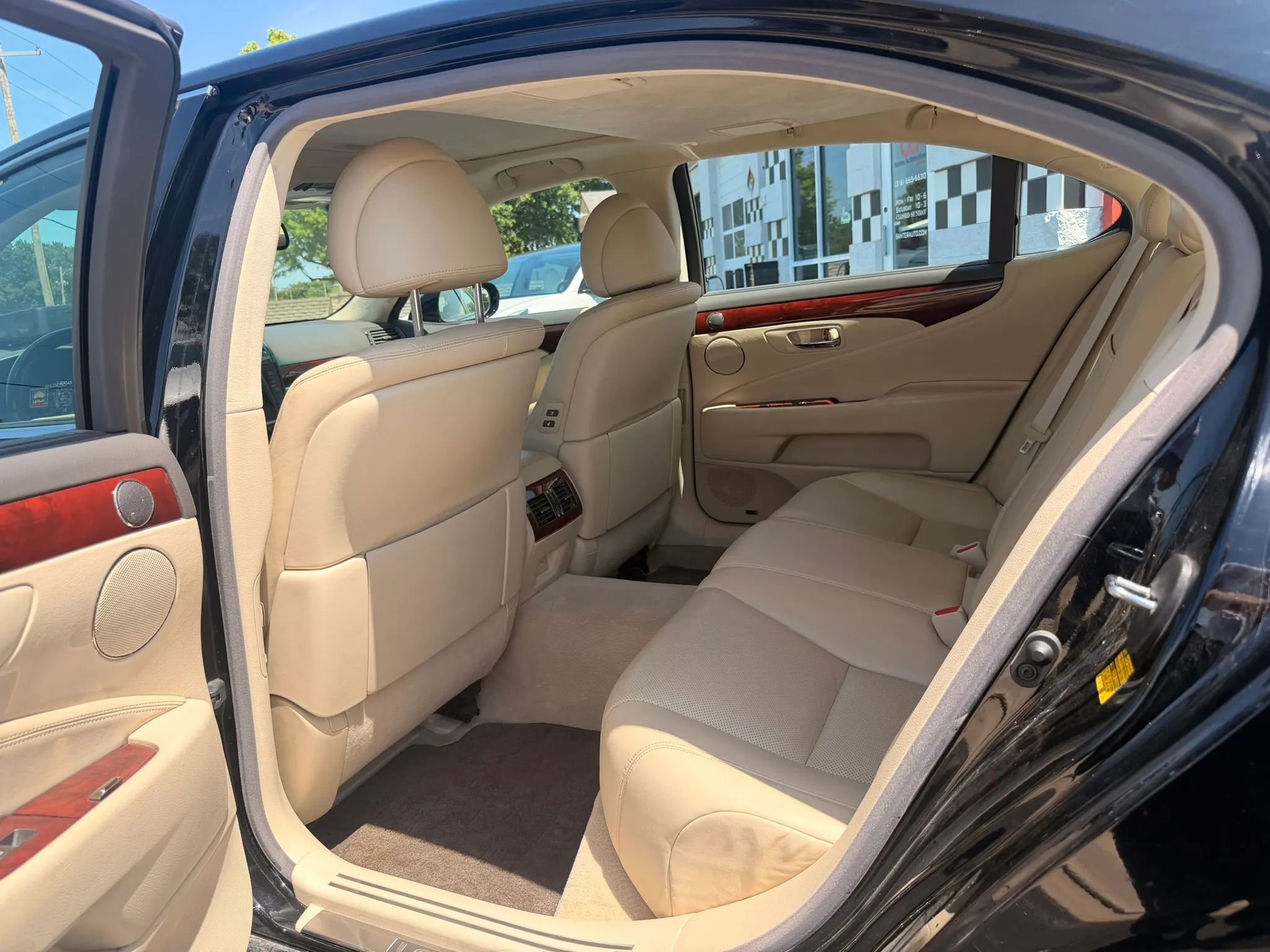 Used 2011 Lexus LS 460 L w/ Luxury Pkg AWD/4WD image 24