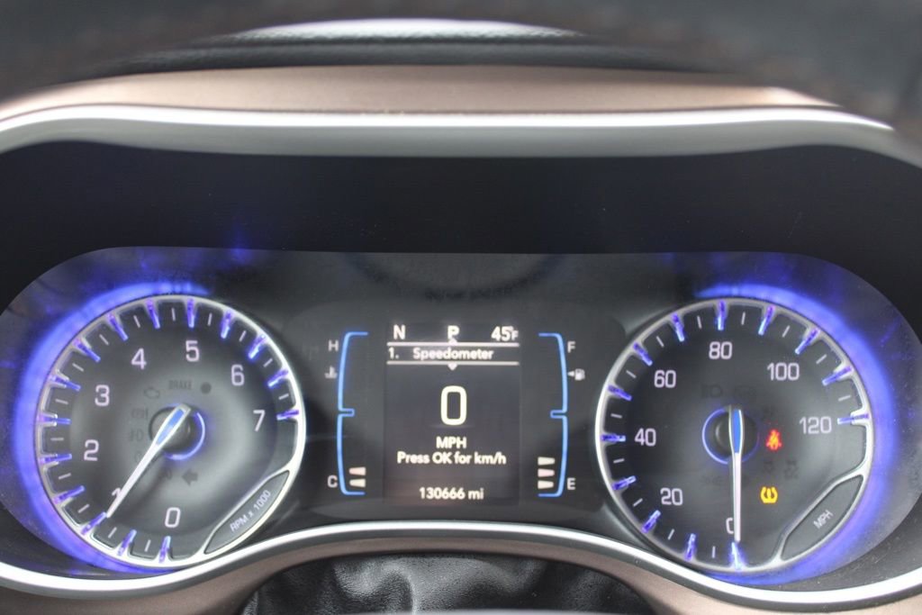 Used 2017 Chrysler Pacifica Touring-L image 37