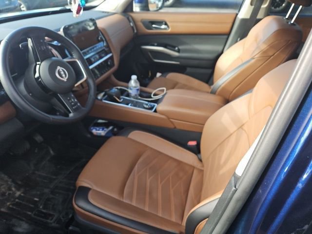 Used 2025 Nissan Pathfinder Platinum image 4
