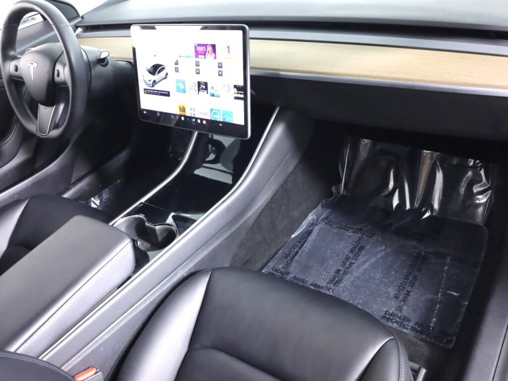 Used 2020 Tesla Model 3 Standard Range Plus image 40