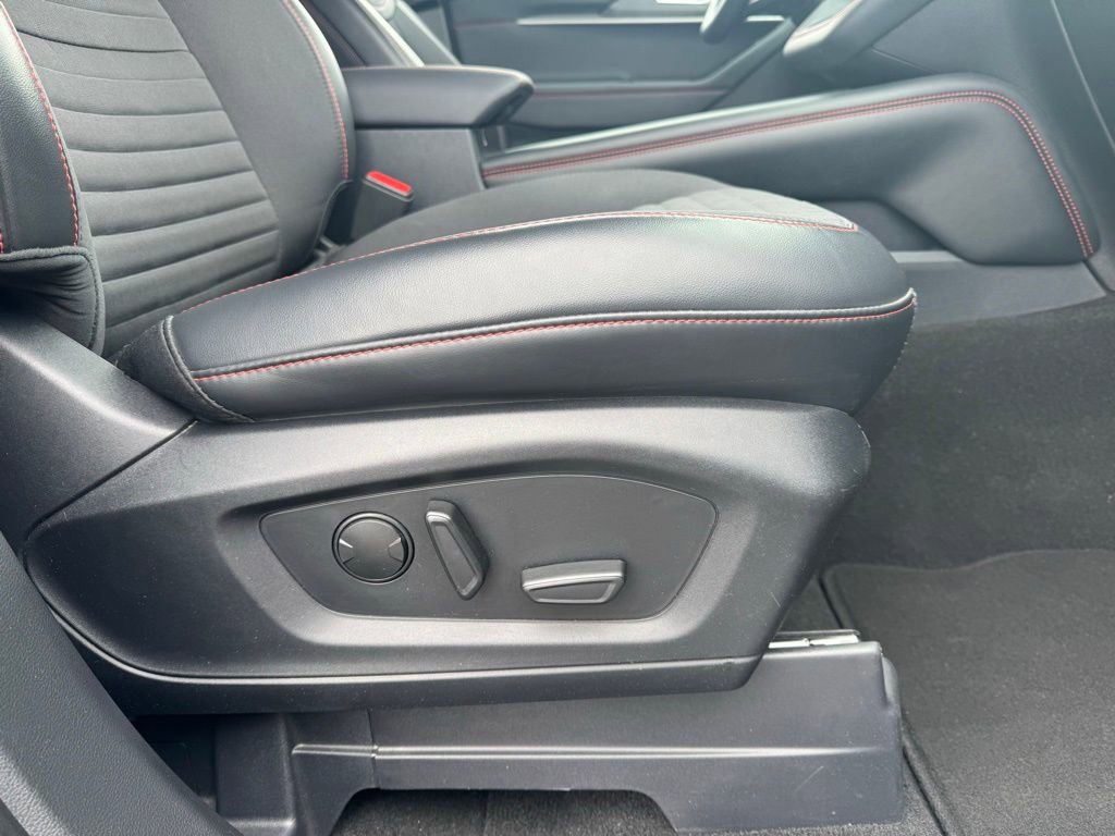 Used 2025 Ford Explorer ST-Line w/ ST-Line Street Pack image 17