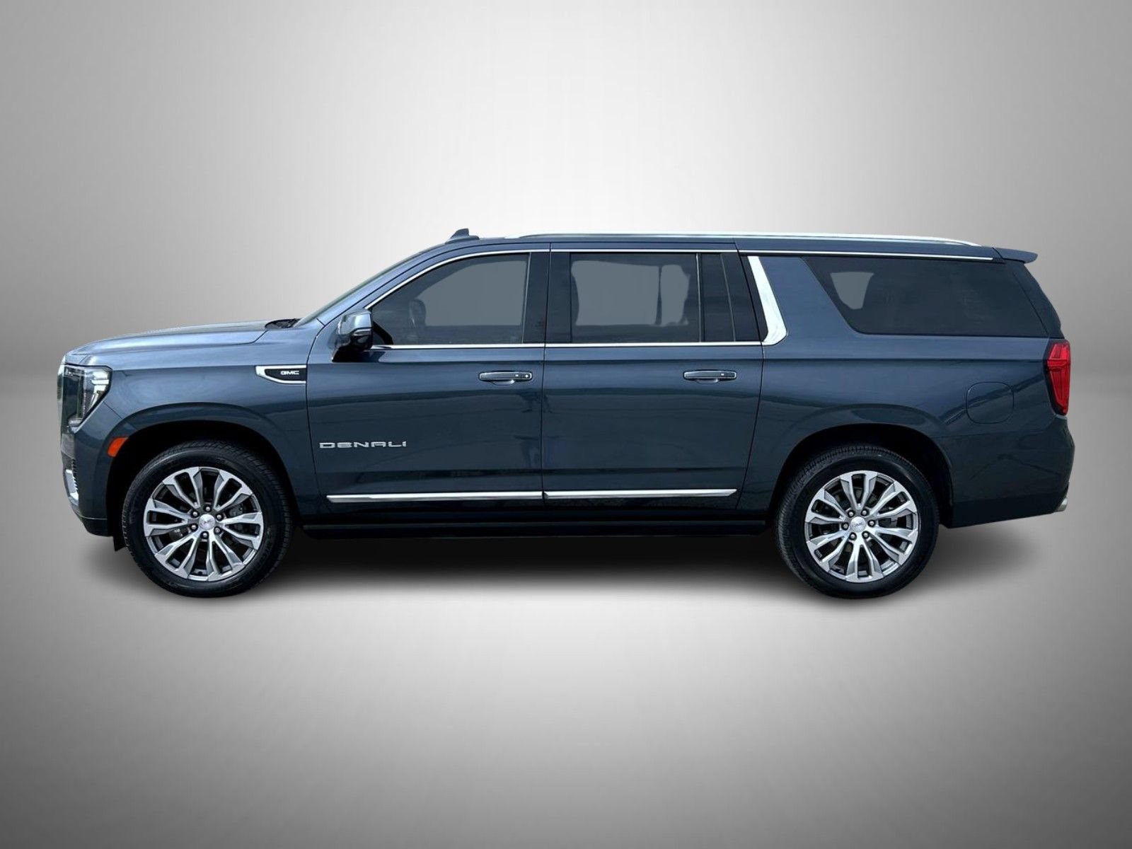 Used 2021 GMC Yukon XL Denali w/ Denali Premium Package AWD/4WD image 8