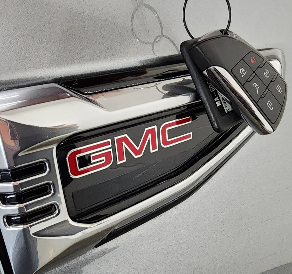Used 2025 GMC Yukon Denali AWD/4WD image 43