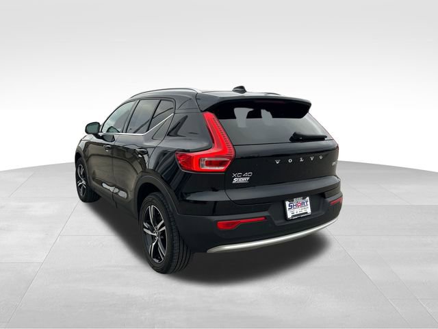 Used 2024 Volvo XC40 B5 Core image 3