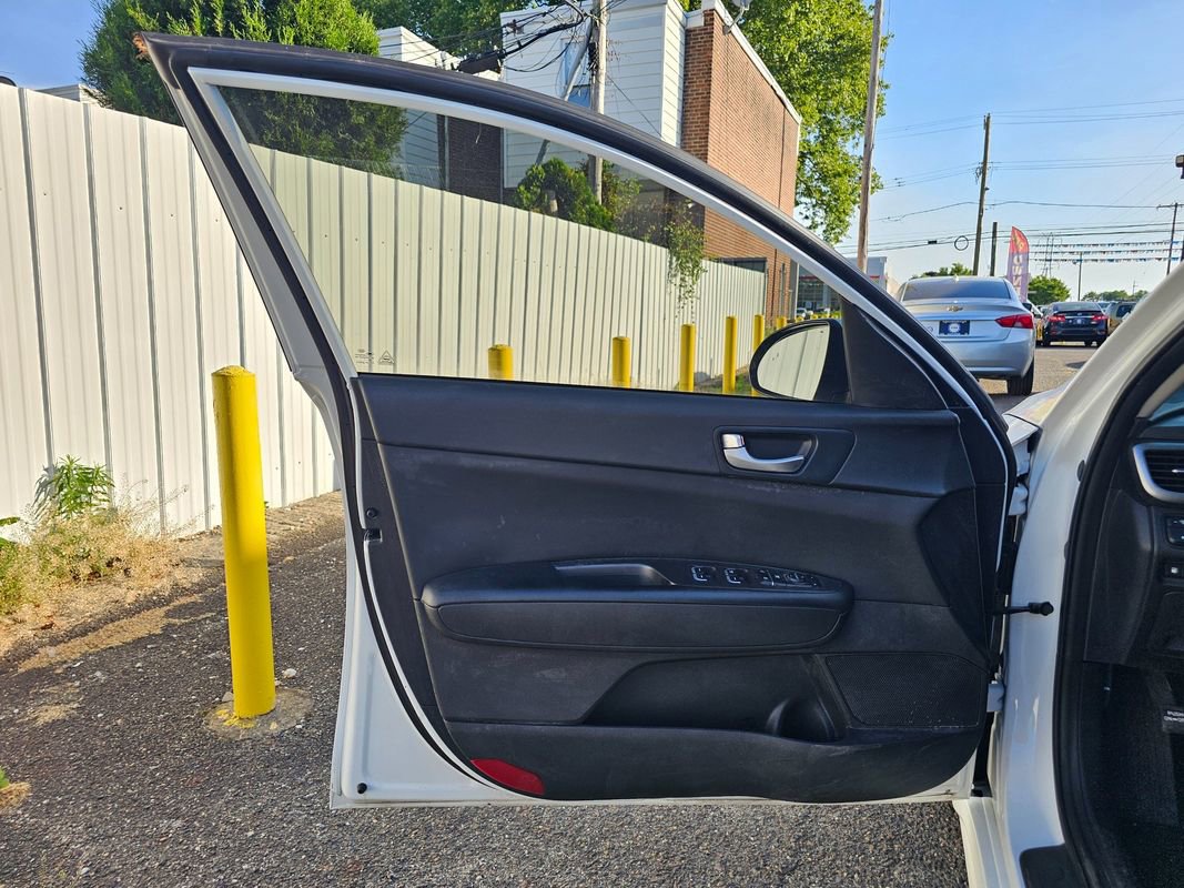 Used 2018 Kia Optima S FWD image 13
