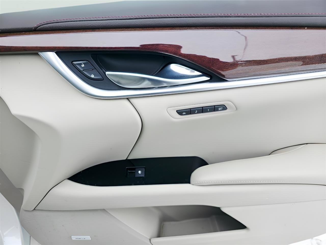 Used 2015 Cadillac XTS Premium AWD/4WD image 17