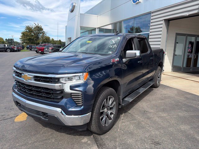 Used 2022 Chevrolet Silverado 1500 LT AWD/4WD image 2