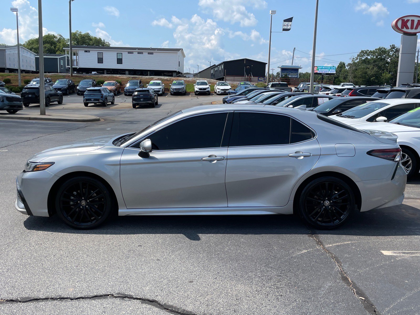 Used 2023 Toyota Camry XSE FWD image 5