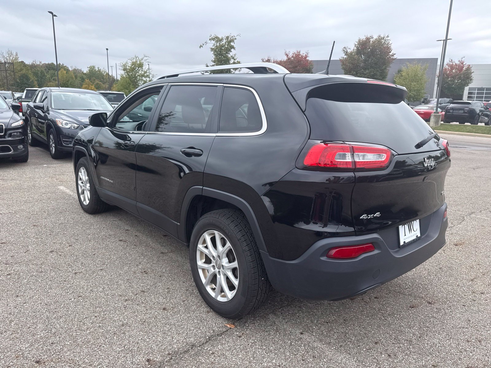 Used 2017 Jeep Cherokee Latitude w/ Cold Weather Group AWD/4WD image 7