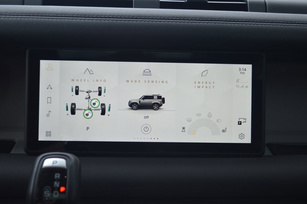 Used 2024 Land Rover Defender 90 X-Dynamic SE image 31