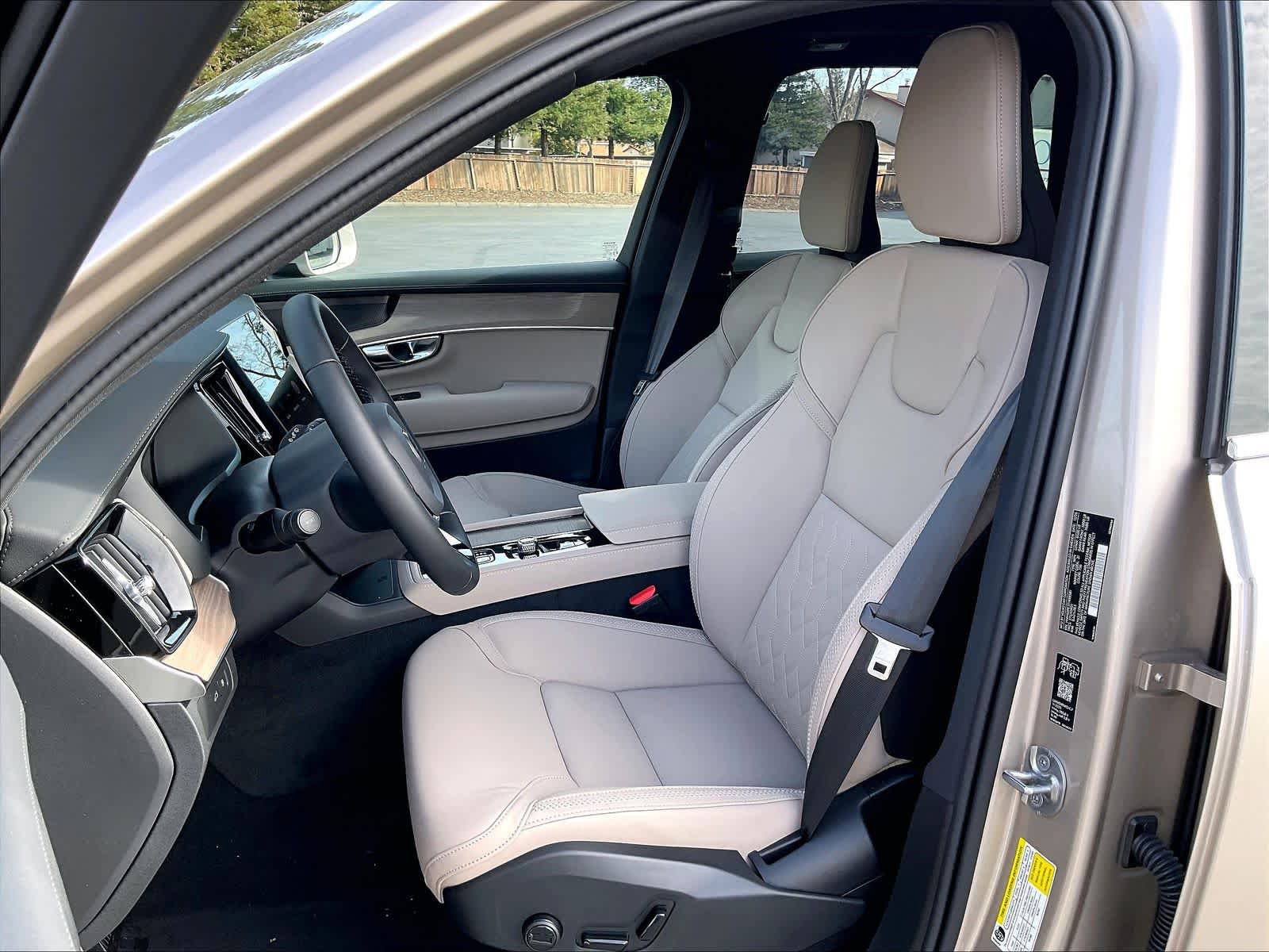 New 2026 Volvo XC90 T8 Plus w/ Protection Package Premier image 11