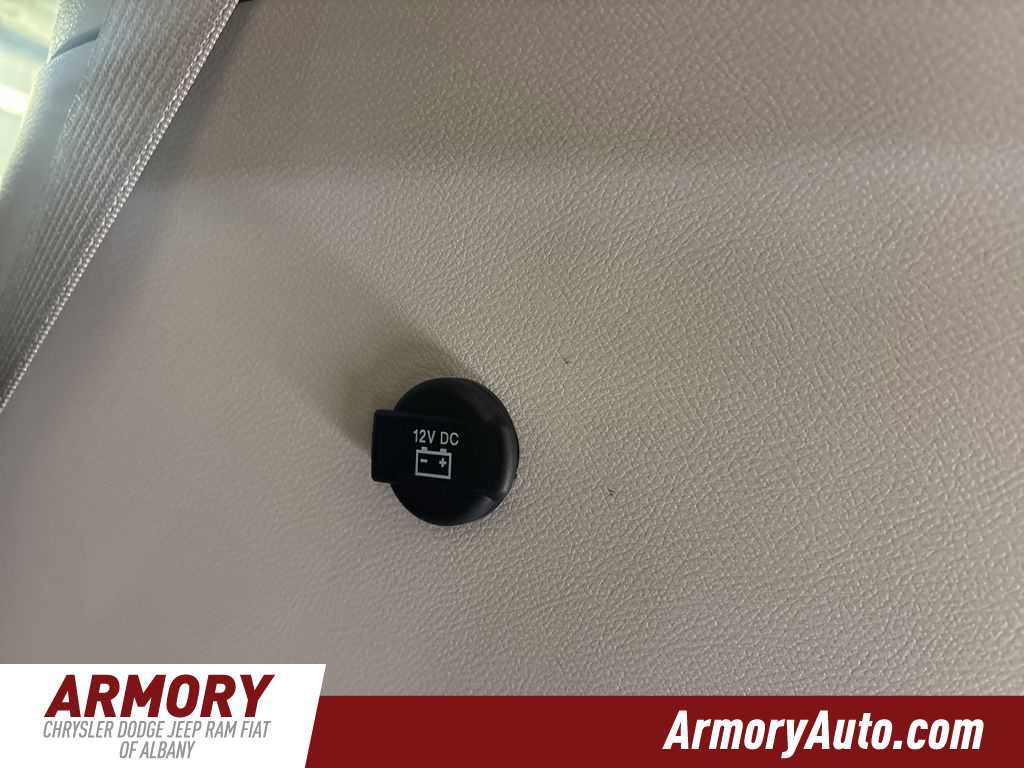 Used 2023 Chrysler Pacifica Touring-L w/ Uconnect Theater Family Group image 32