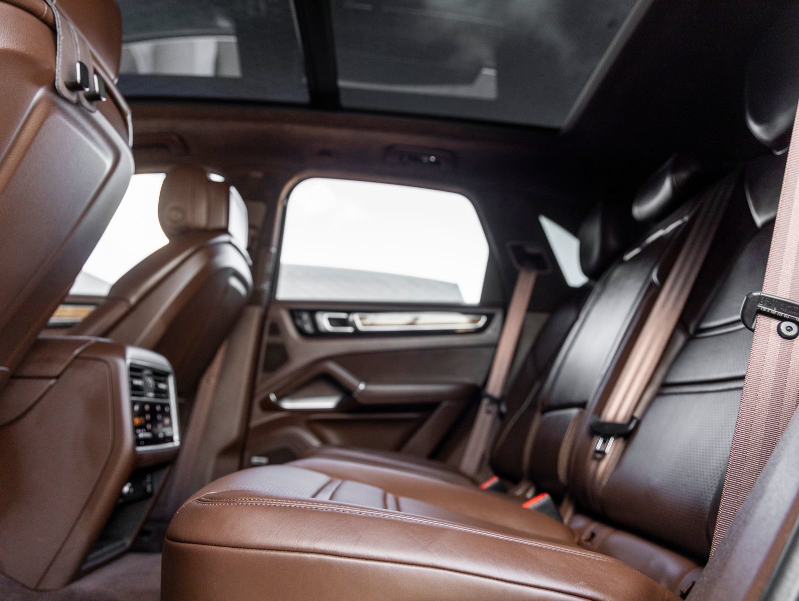 Certified 2023 Porsche Cayenne Turbo AWD/4WD image 36