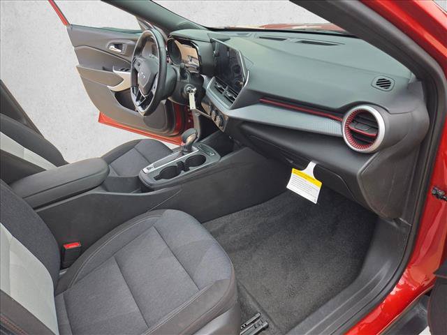 Used 2024 Chevrolet Trax RS w/ Driver Confidence Package FWD image 22