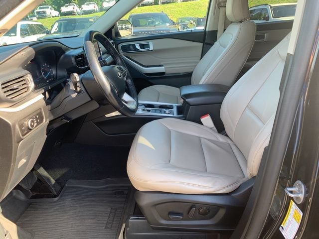 Used 2023 Ford Explorer XLT w/ Equipment Group 202A AWD/4WD image 24