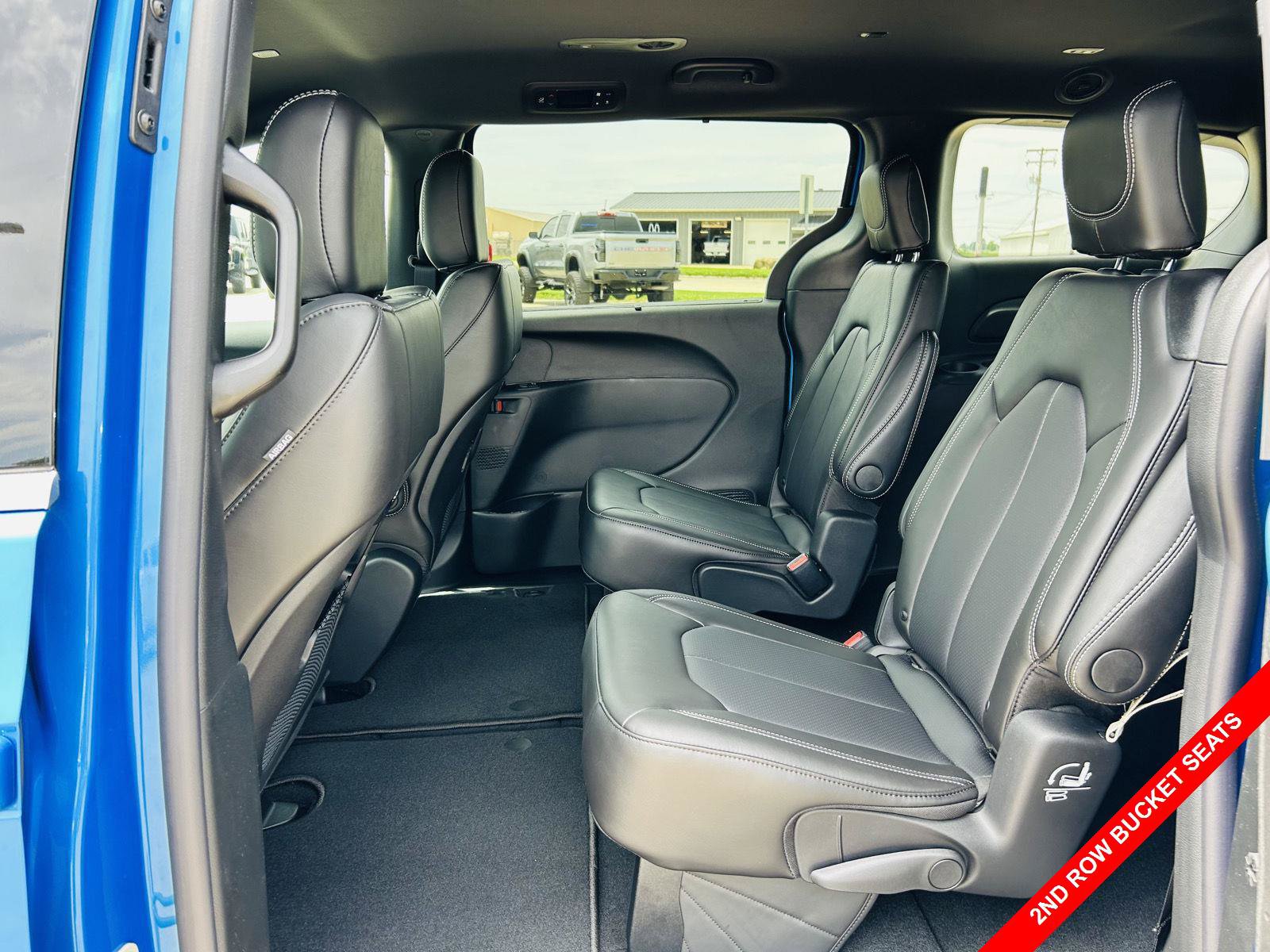 New 2027 Chrysler Pacifica Select FWD image 25