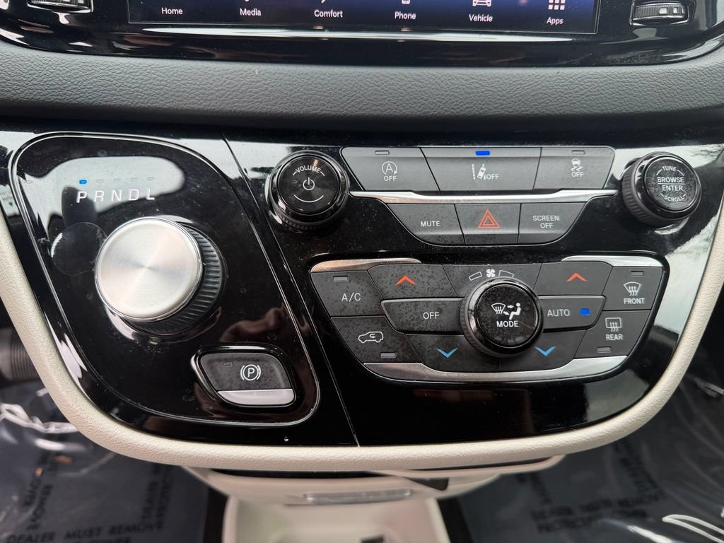 Used 2022 Chrysler Pacifica Touring-L FWD image 25