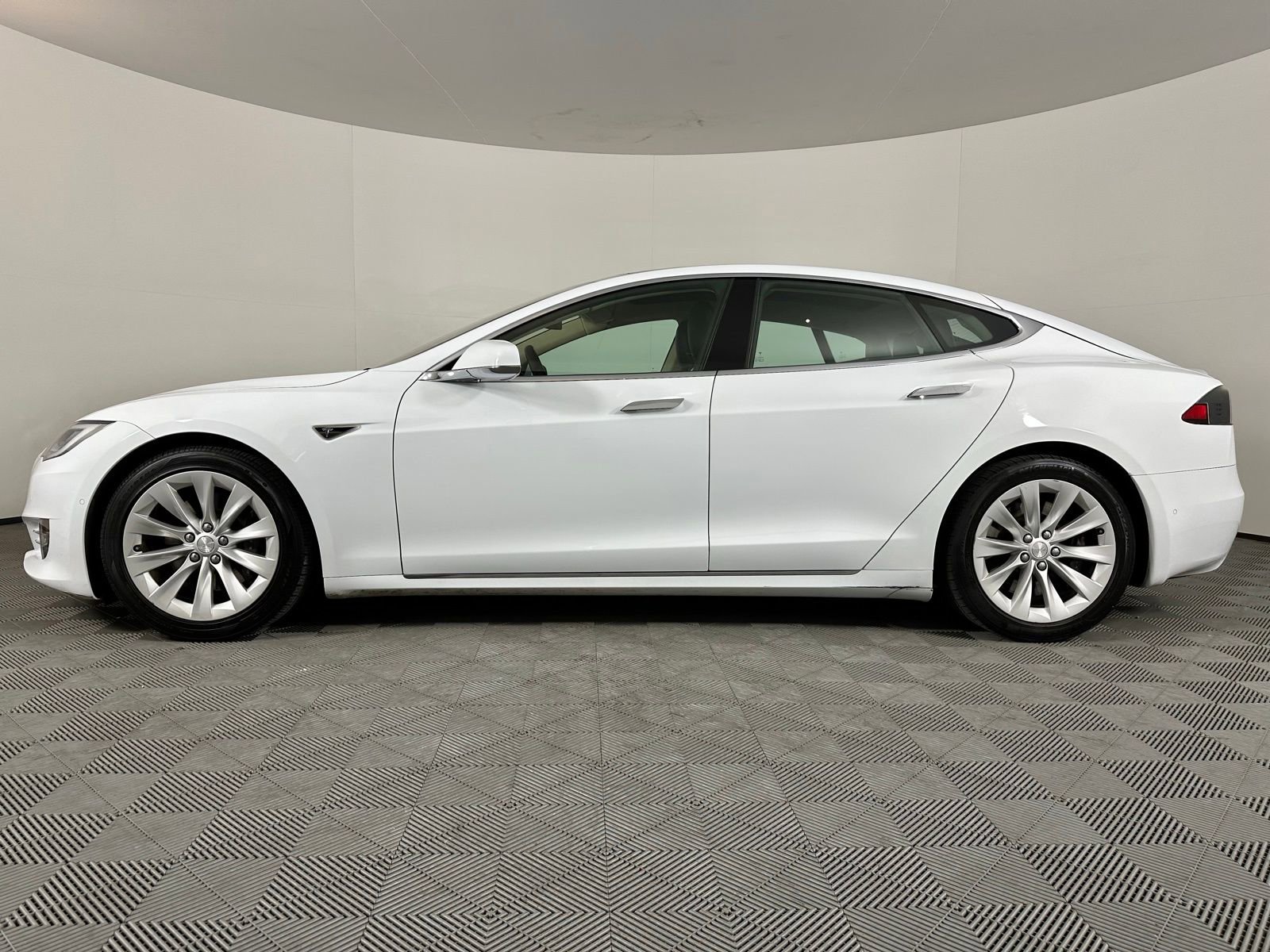 Used 2016 Tesla Model S 75D image 17