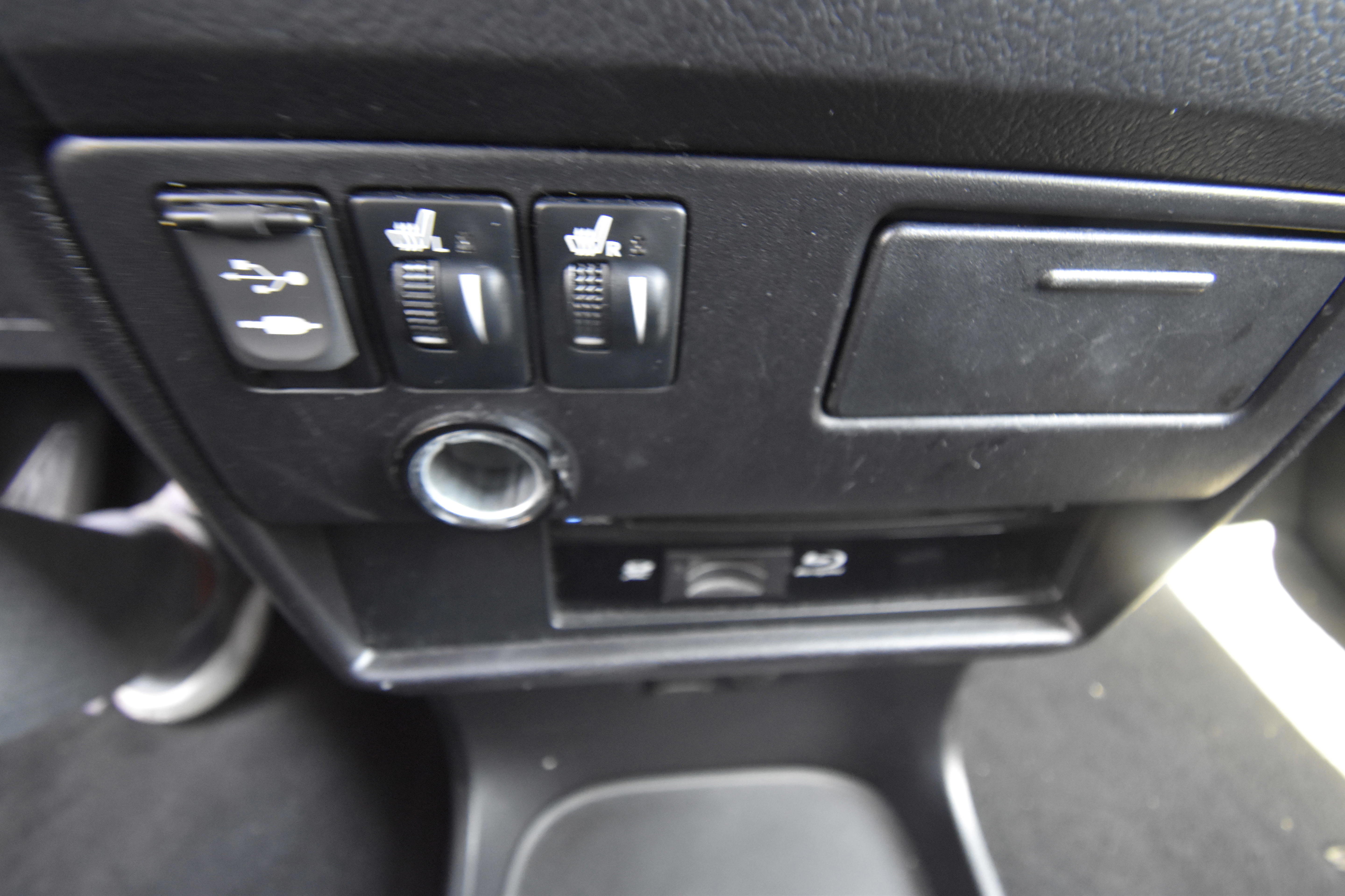 Used 2015 Toyota Sienna SE Premium FWD image 19