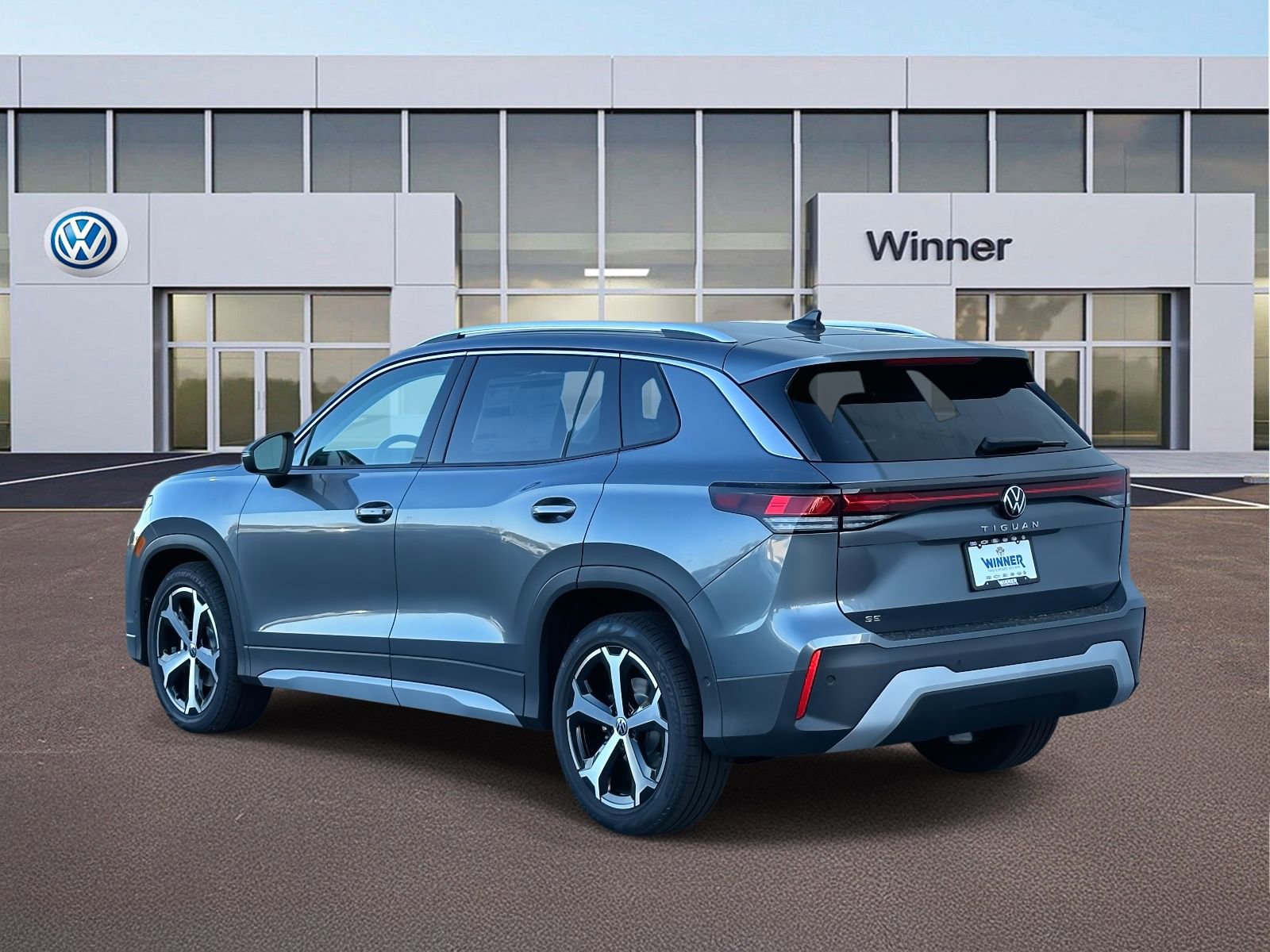 New 2025 Volkswagen Tiguan SE image 3
