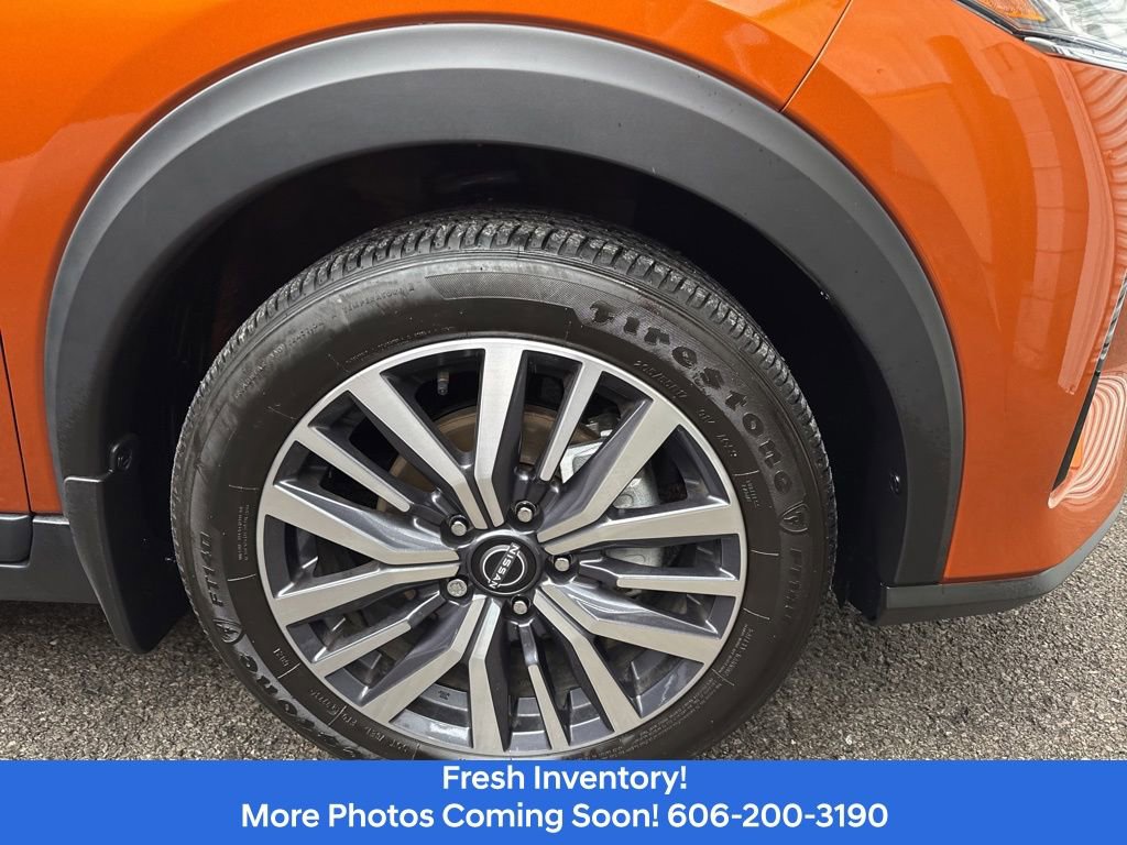 Used 2023 Nissan Kicks SV image 4