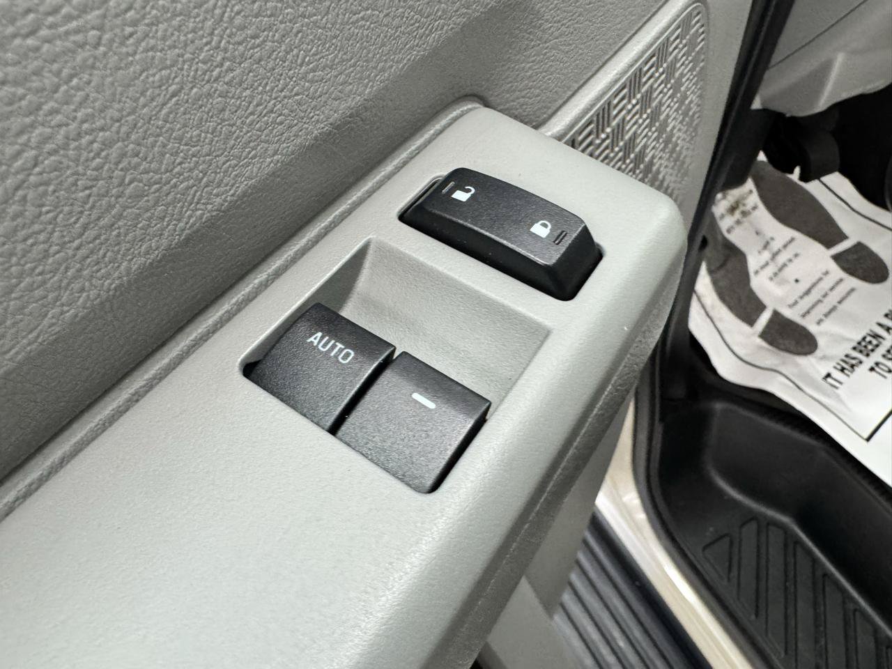 Used 2012 Ford E-350 and Econoline 350 XLT RWD image 10