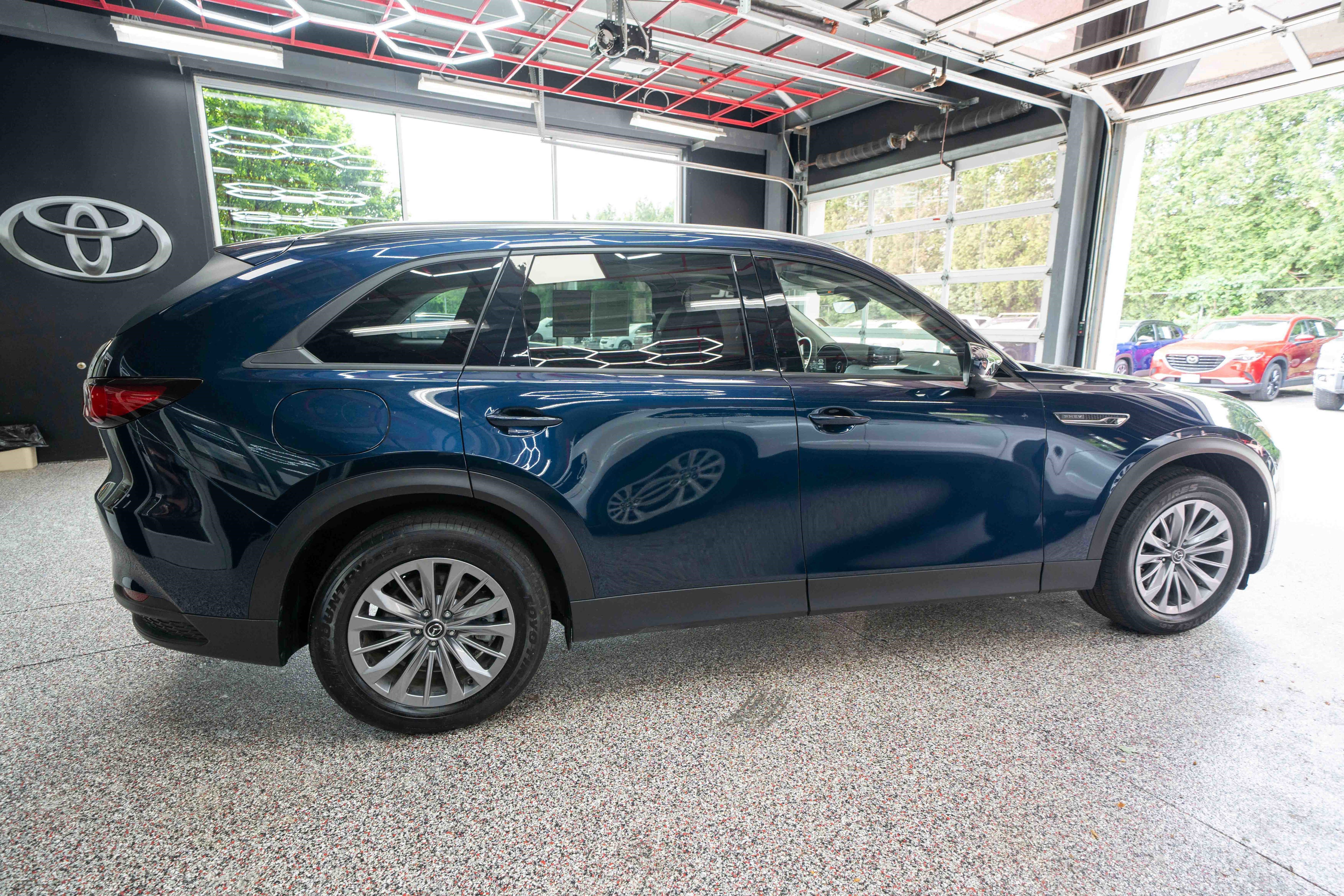 Used 2024 MAZDA CX-90 Plug-In Hybrid w/ Preferred AWD/4WD image 4