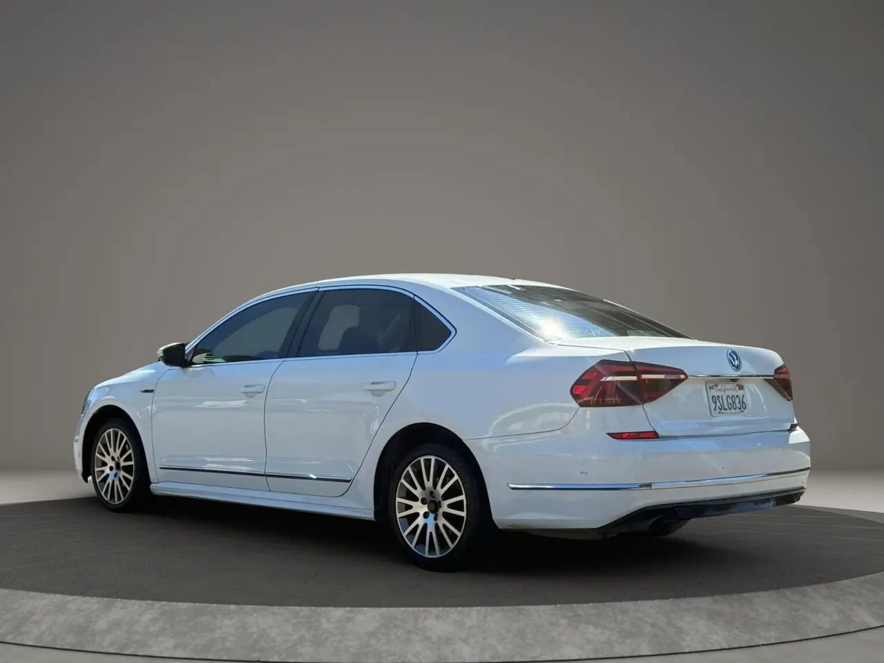 Used 2017 Volkswagen Passat 1.8T R-Line image 7