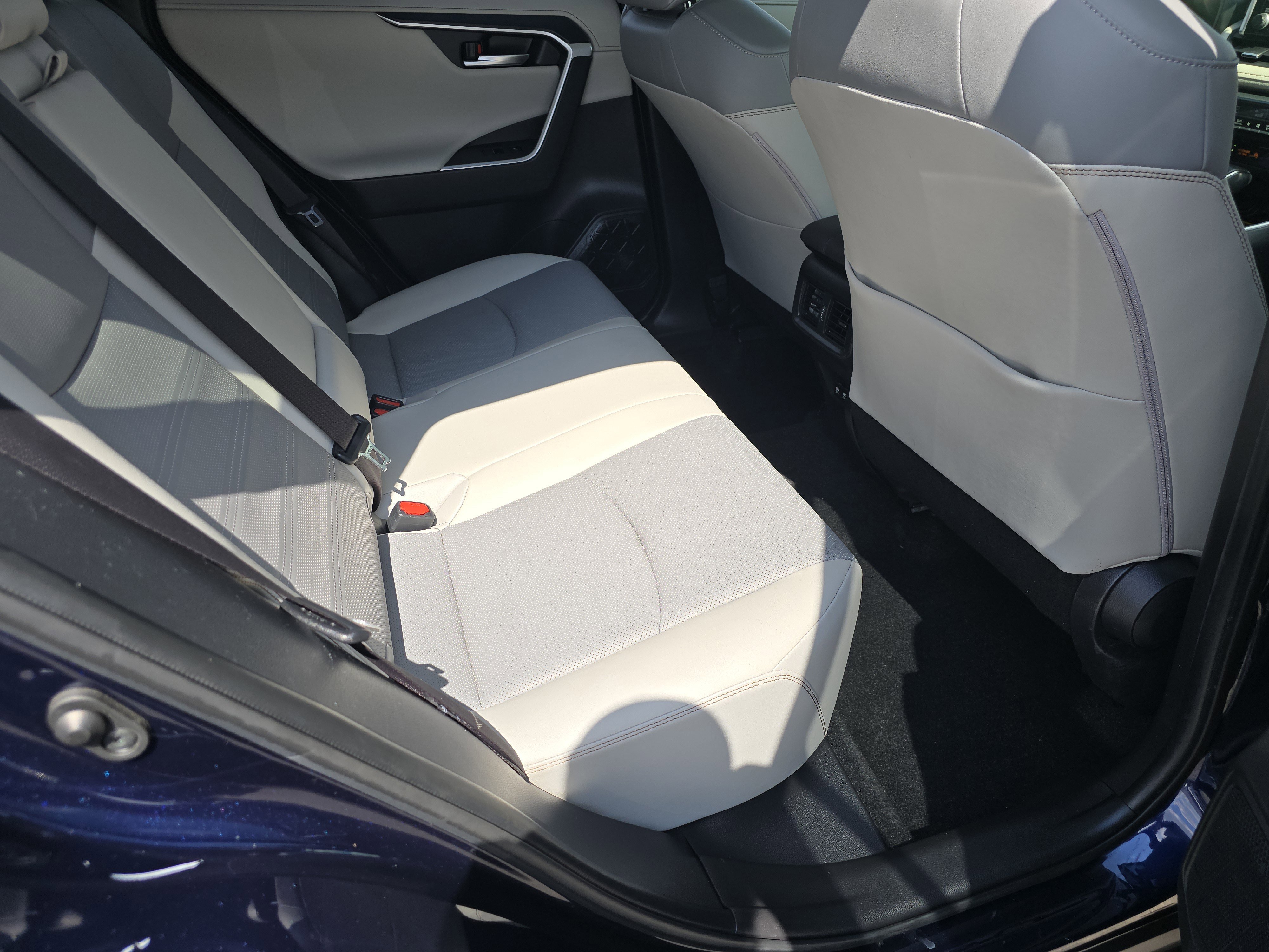 Used 2020 Toyota RAV4 Limited image 17