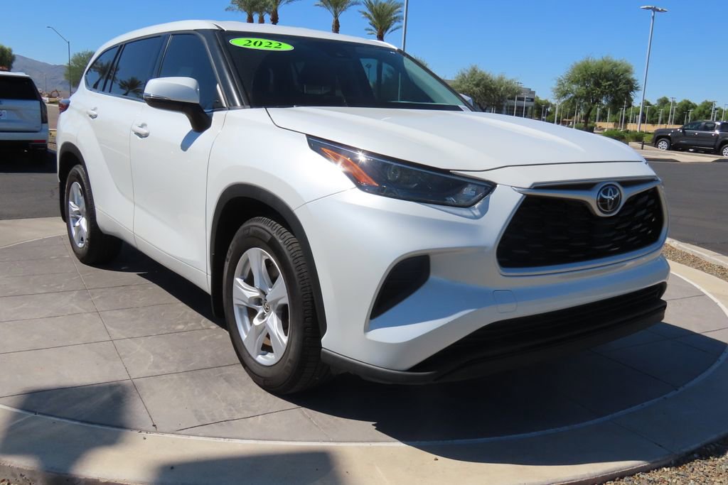 Certified 2022 Toyota Highlander L image 3