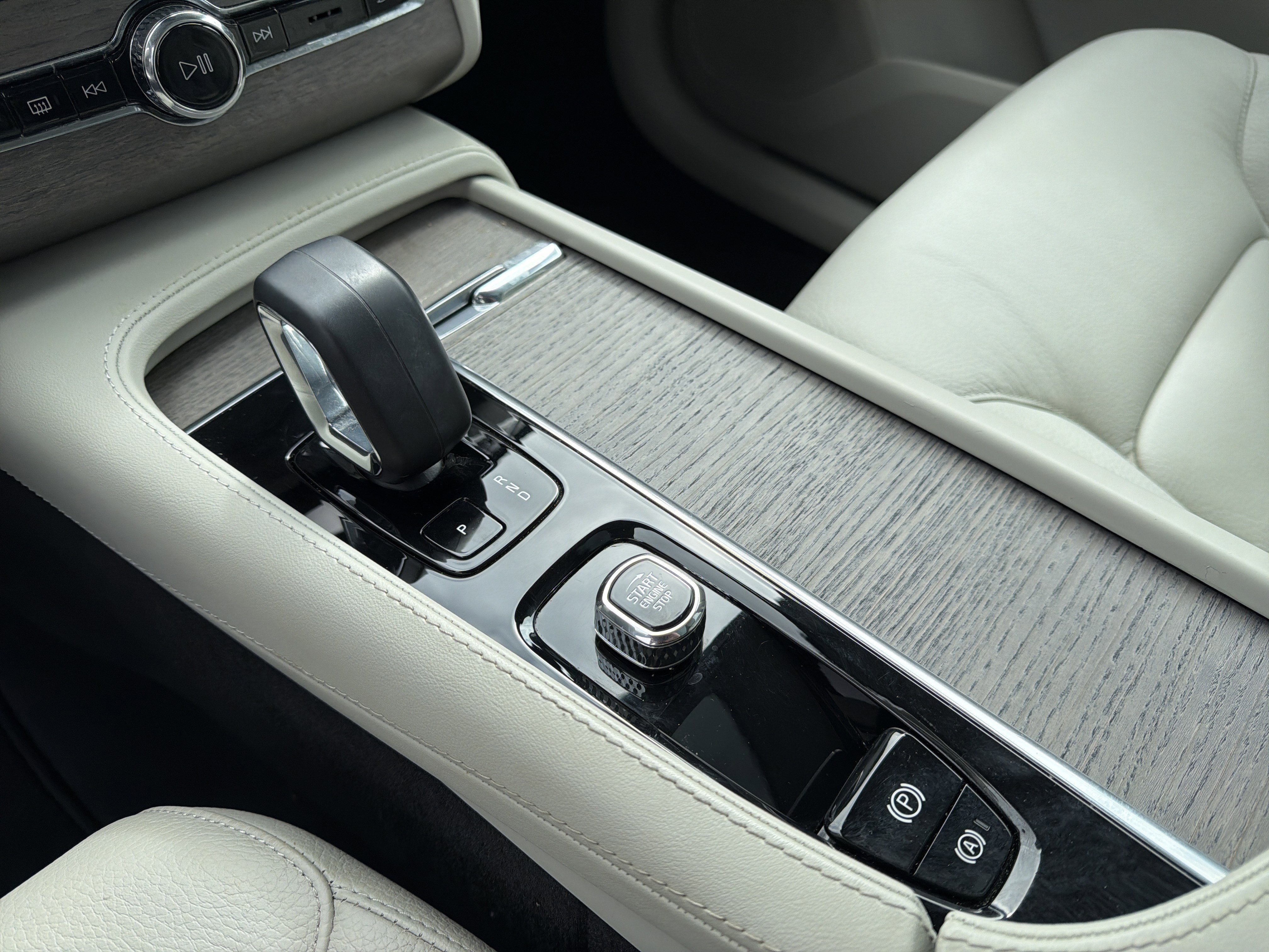 Certified 2023 Volvo XC90 B6 Core image 26