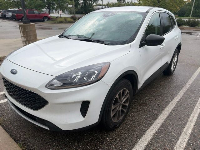 Used 2022 Ford Escape SE w/ Cold Weather Package AWD/4WD image 1