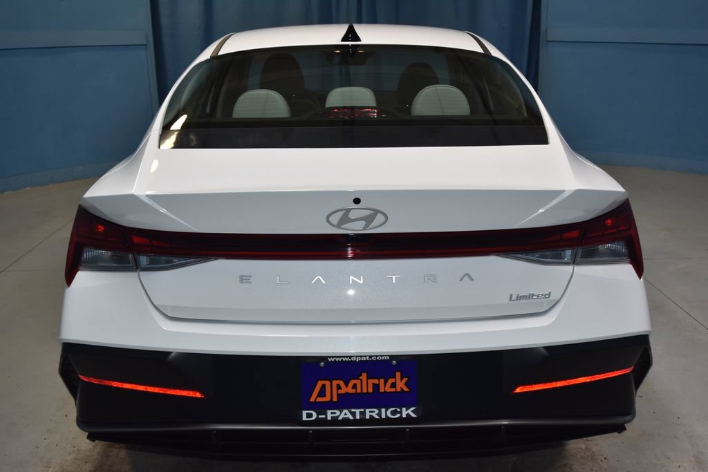 Used 2025 Hyundai Elantra Limited image 28
