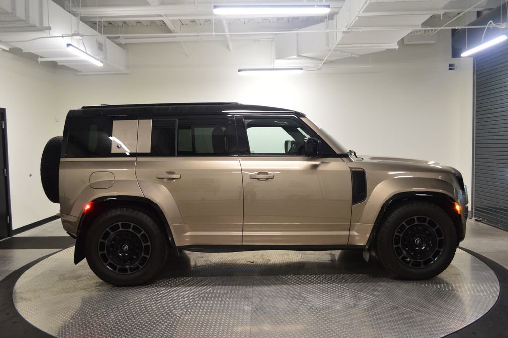 Certified 2025 Land Rover Defender 110 AWD/4WD image 8