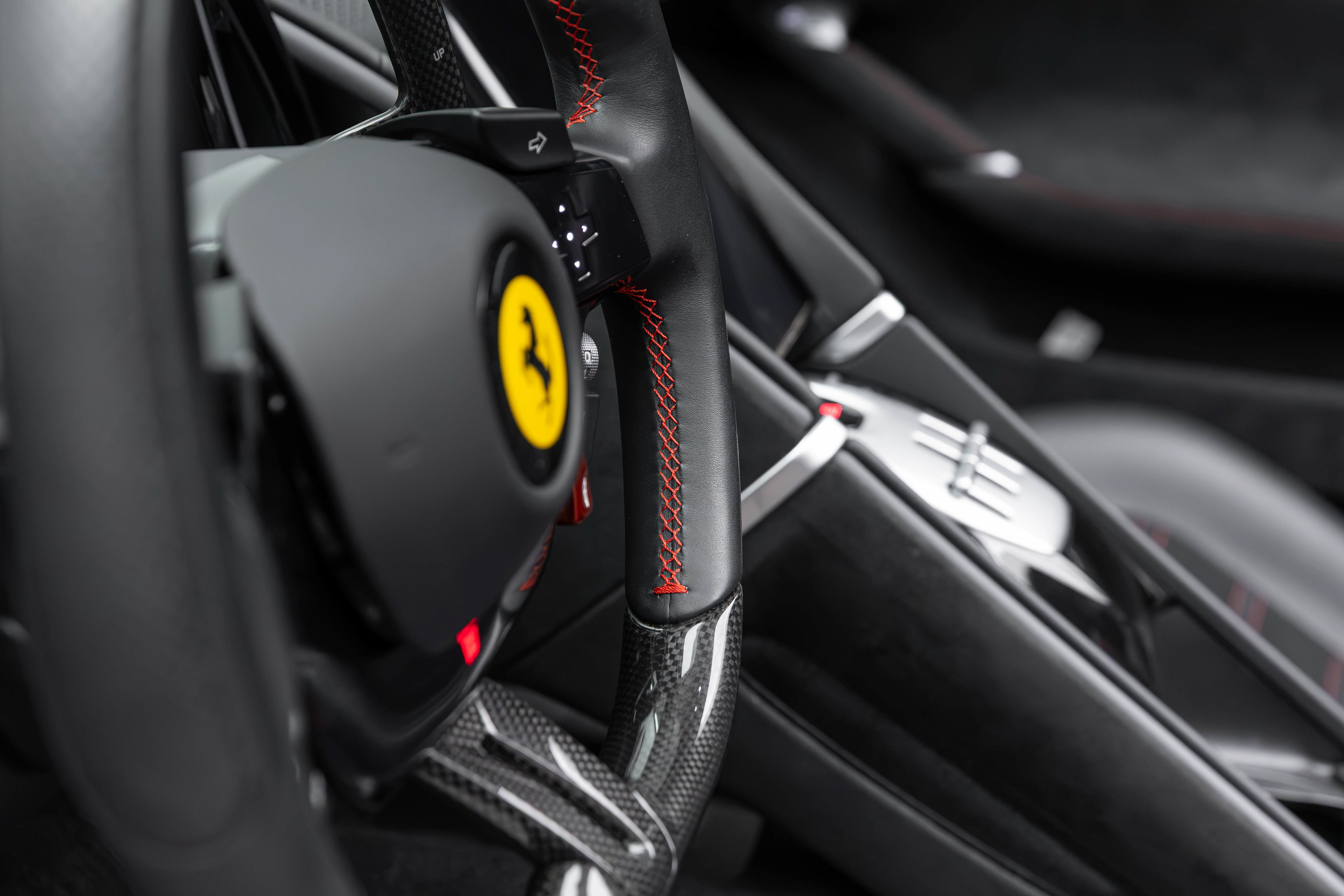 Certified 2025 Ferrari Roma Spider RWD image 39