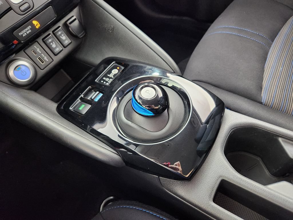 Used 2022 Nissan Leaf SV FWD image 25