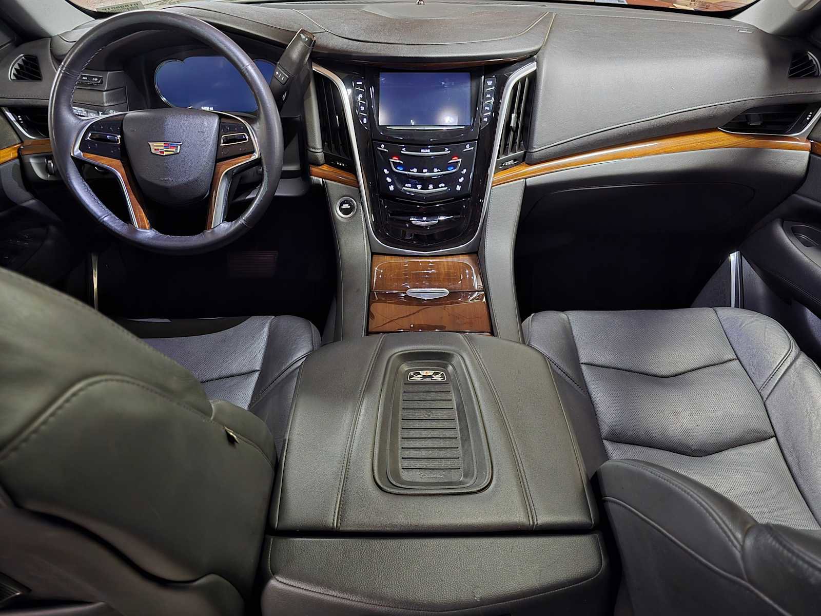 Used 2020 Cadillac Escalade Premium Luxury image 18