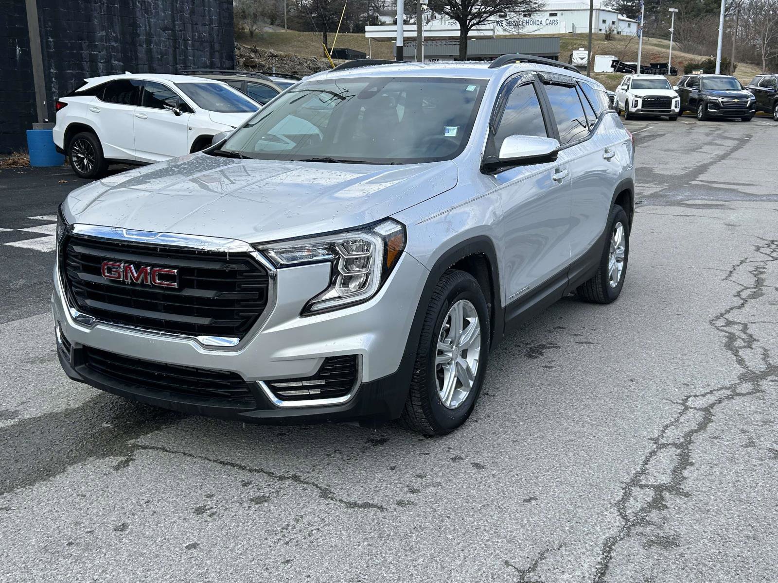 Used 2022 GMC Terrain SLE w/ Driver Convenience Package image 7