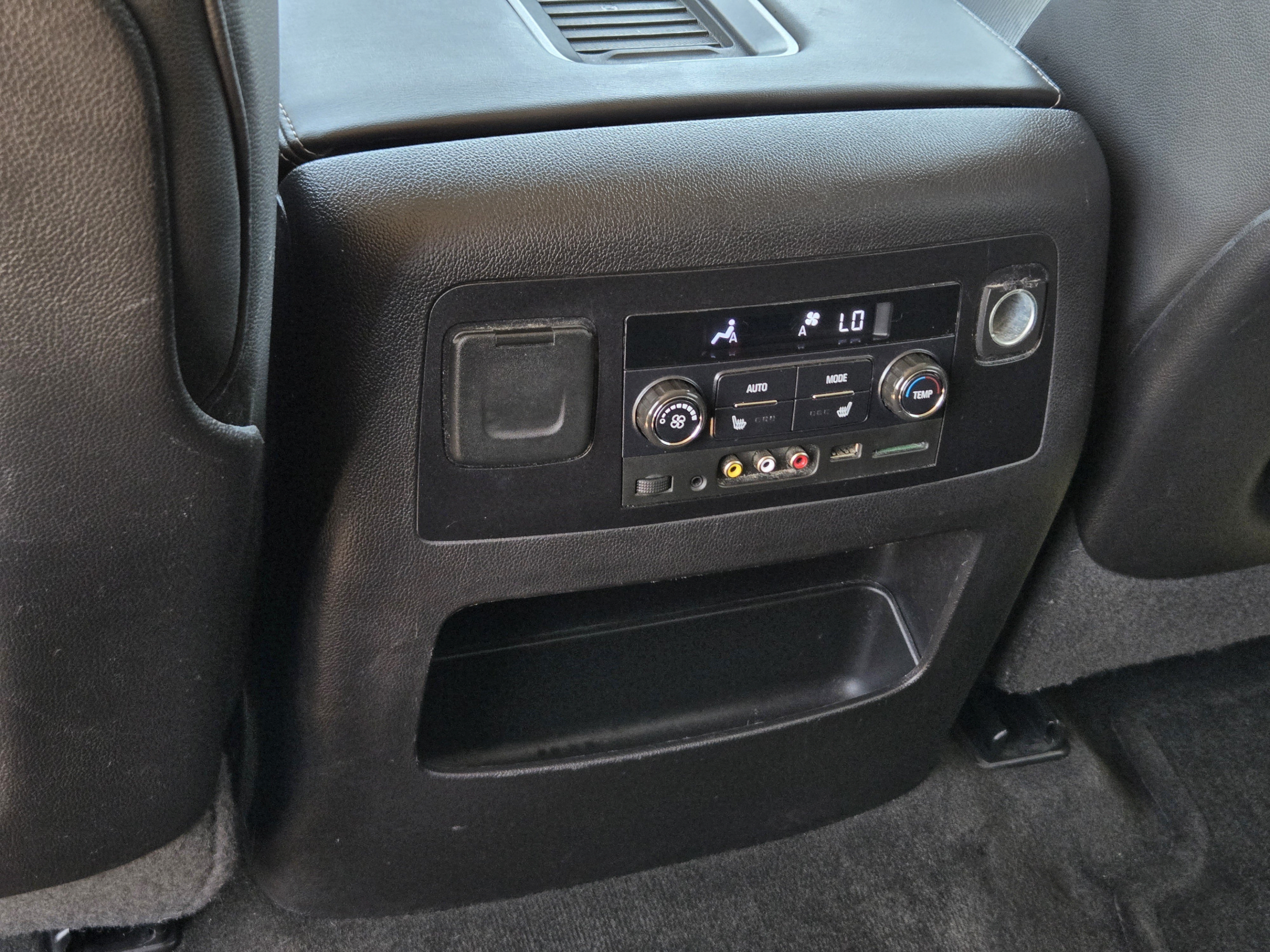 Used 2016 Chevrolet Suburban LTZ AWD/4WD image 27