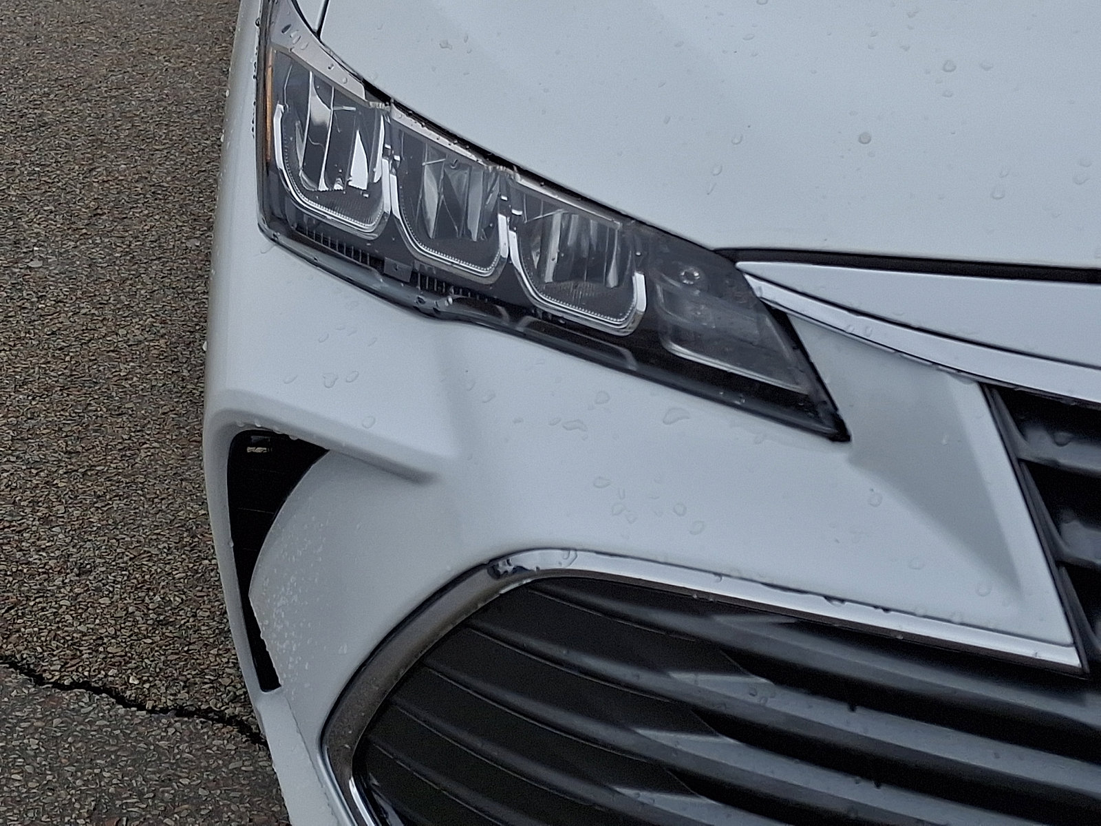 Certified 2021 Toyota Avalon XLE w/ Moonroof Package image 9