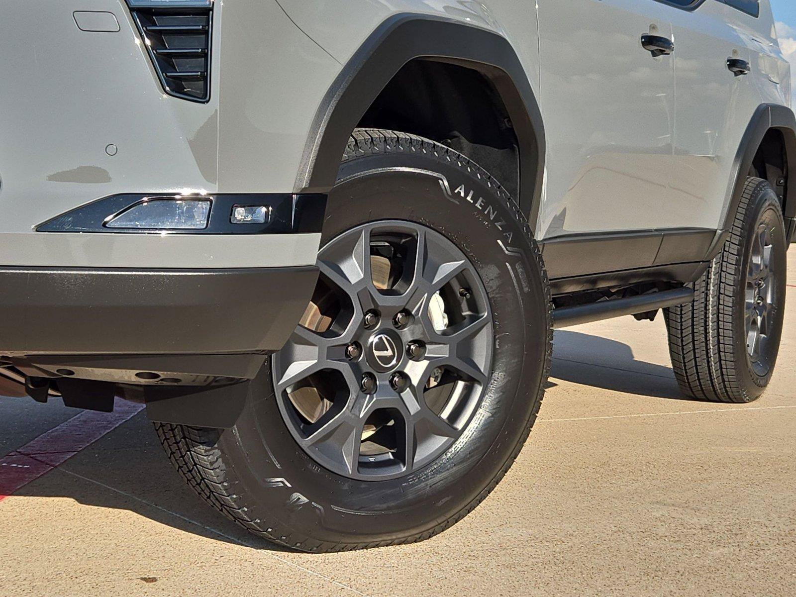 Used 2025 Lexus GX 550 AWD/4WD image 8