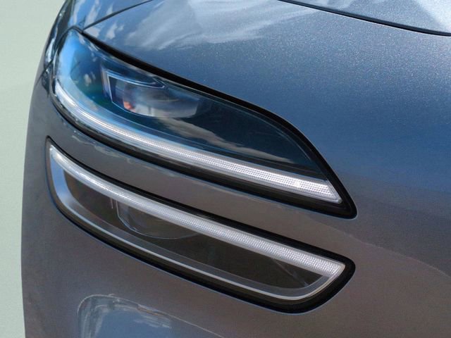 Certified 2025 Genesis G70 2.5T RWD image 8